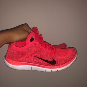 Nike women’s Rn flyknit sneakers